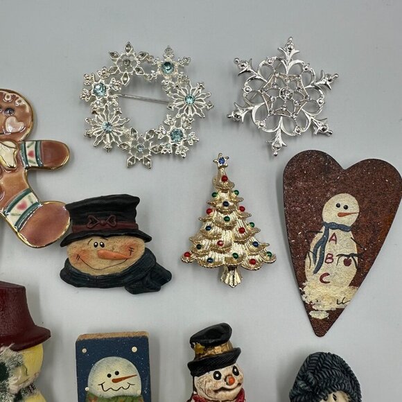 Vintage Christmas Brooch Lot Snowman Gingerbread Wreath Signed JJ Gerrys Radko - Picture 6 of 11